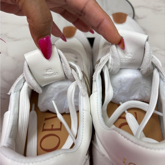 A-1CS-5: GYM SHOES: White & Tan Sneakers w/Iridescent Ribbon Accent, Unisex,NWOT - Picture 10 of 16